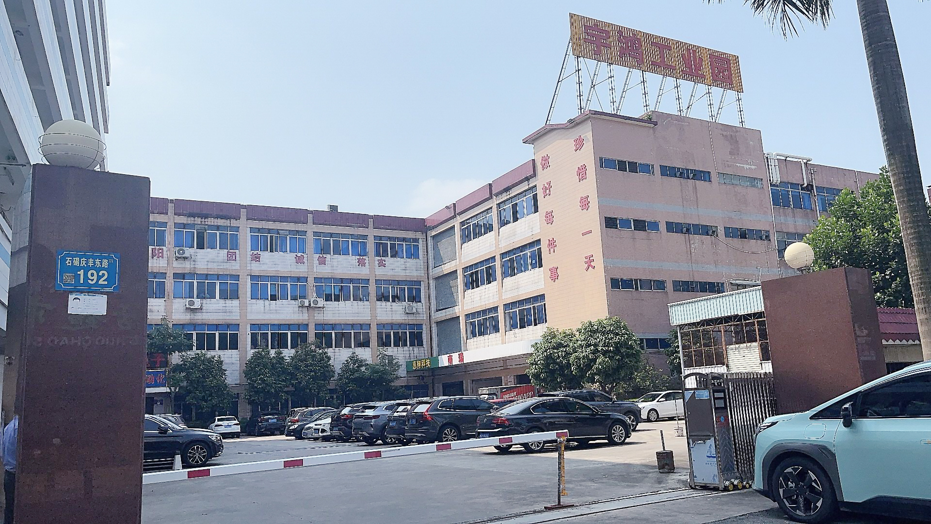 生產(chǎn)過程中注塑模具出現(xiàn)溢料的因素有什么呢？(圖1)